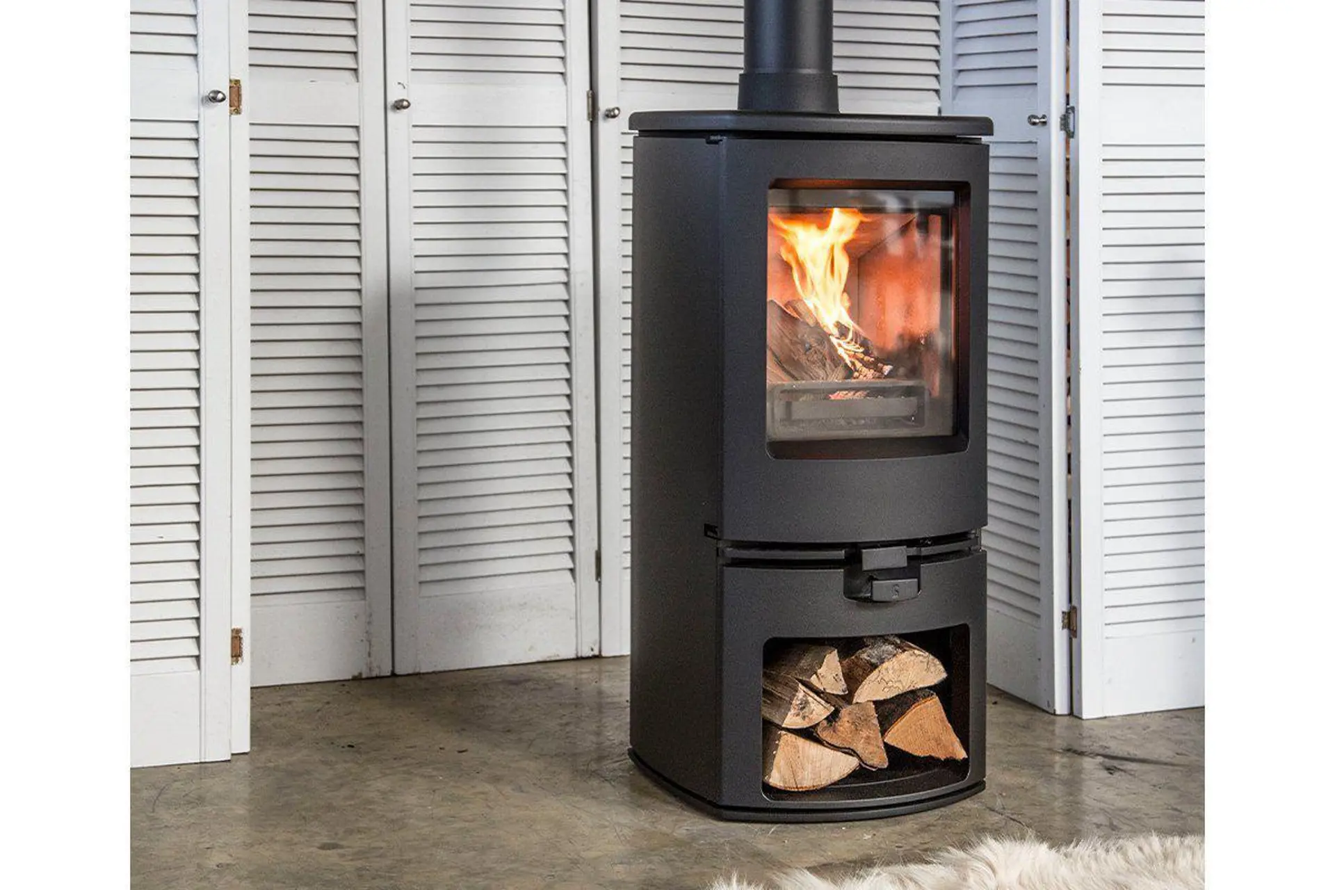 Charnwood-ARC-5-Multi-Fuel-Wood-Burning-Stove-Charnwood-Stoves-5_118024f7-f363-473b-bb0c-a61640ec6a14_5000x.png