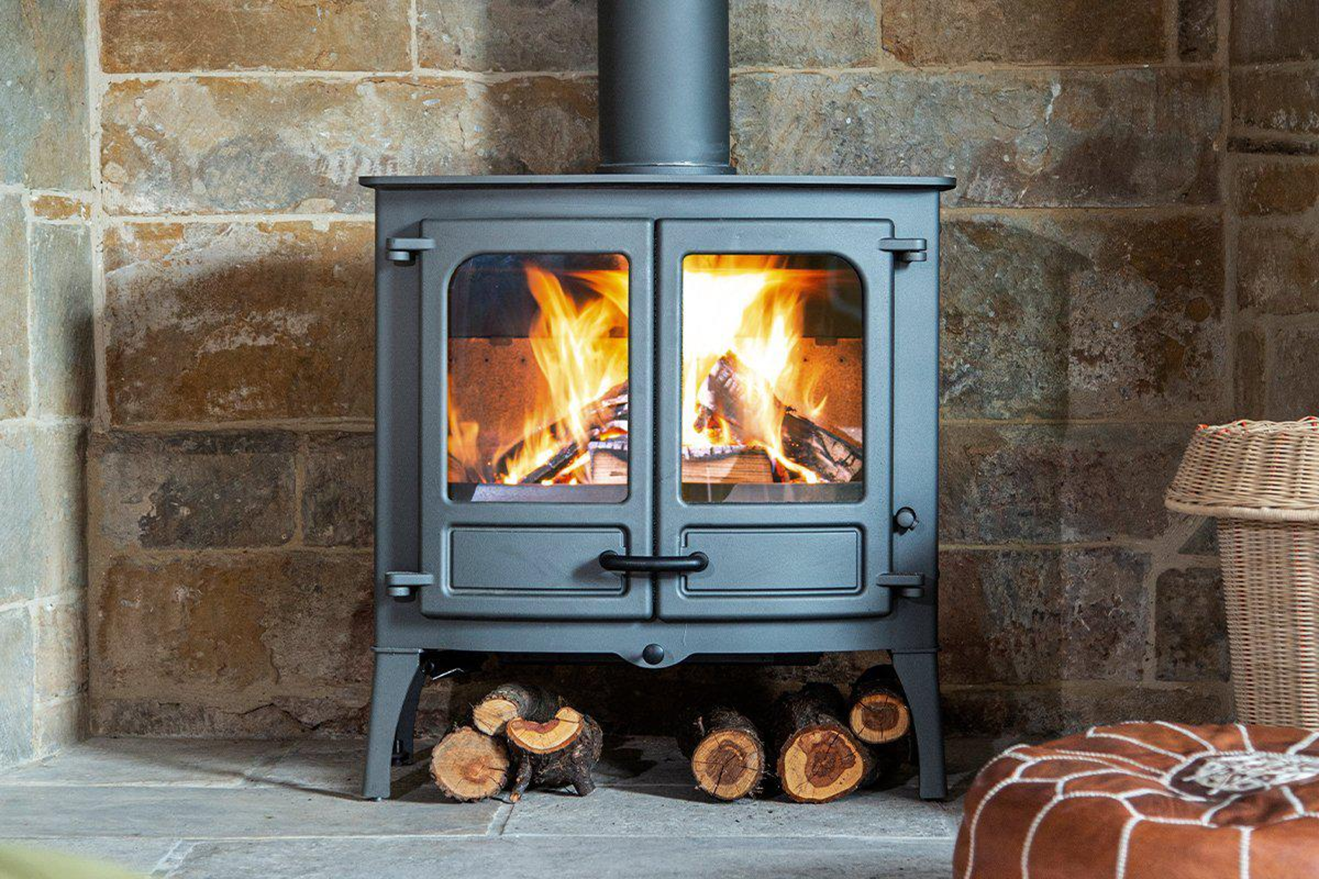 Charnwood-Island-3-BLU-Wood-Burning-Stove-Charnwood-Stoves-2_5000x.png