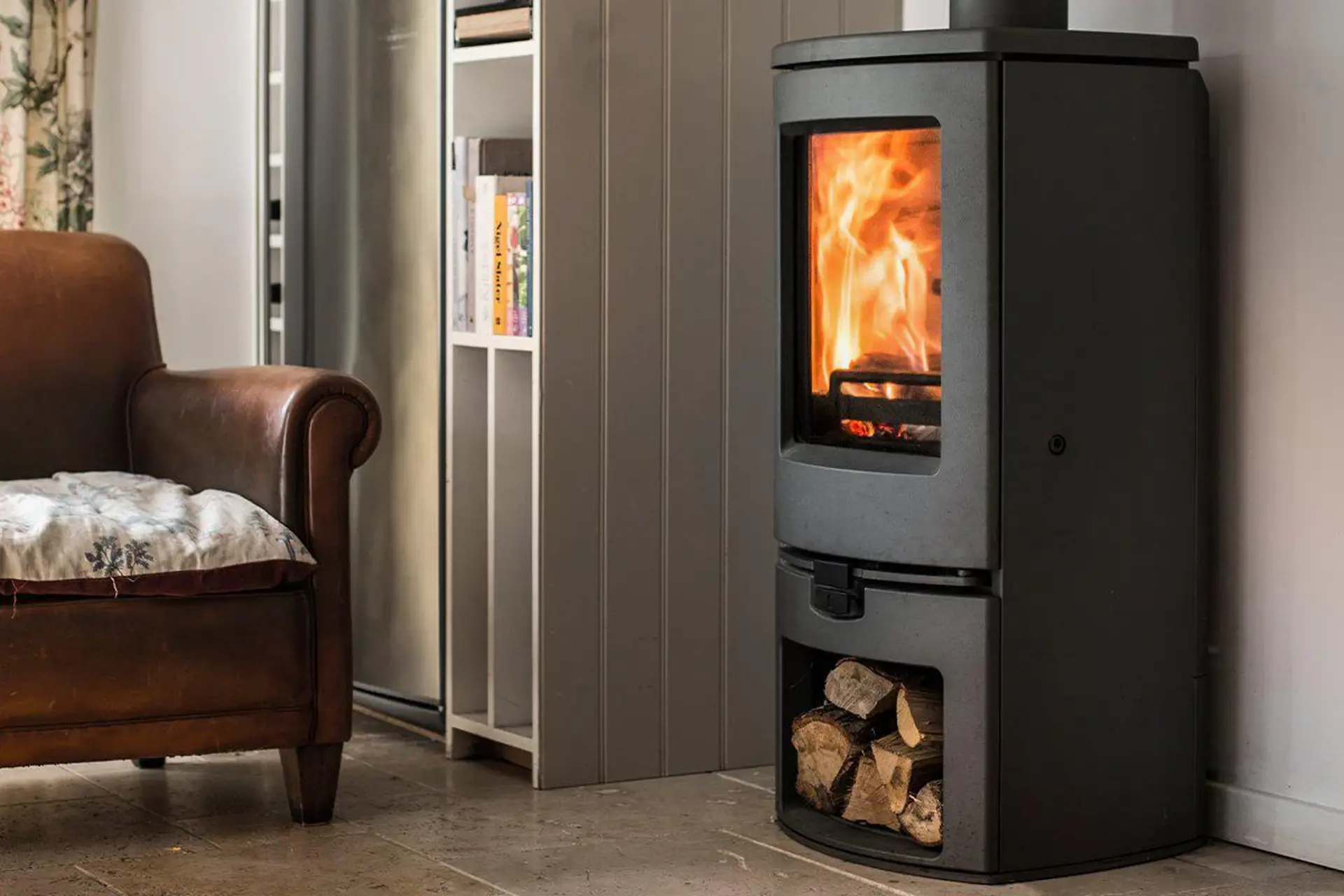 Charnwood-ARC-7-Multi-Fuel-Wood-Burning-Stove-Charnwood-Stoves-3_b132a289-0a5e-4808-888f-0d79f84be5bd_5000x.png