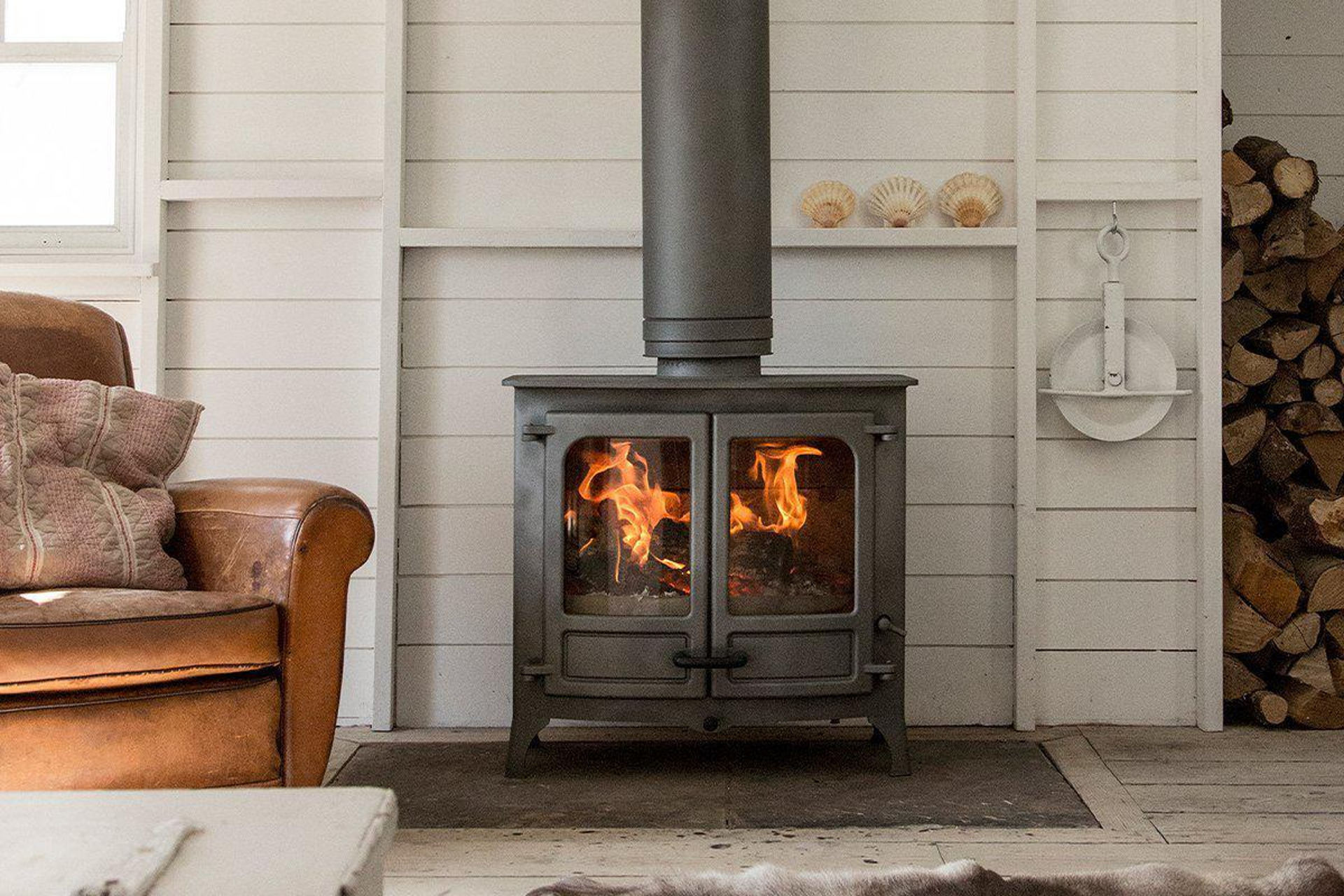 Charnwood-Island-3-BLU-Wood-Burning-Stove-Charnwood-Stoves-3_5000x.png